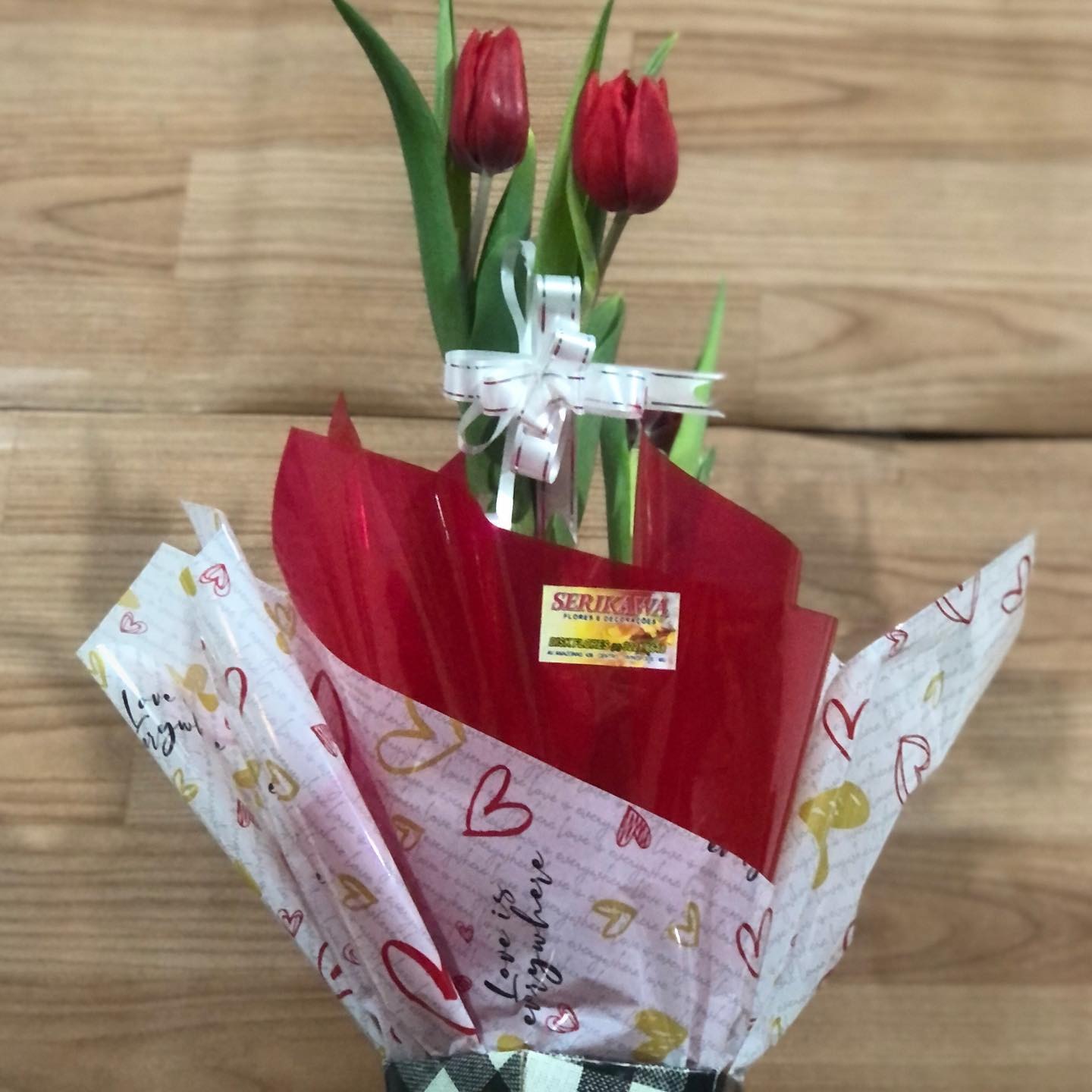 Flores e presentes publicados pela Serikawa.
